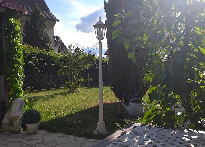 Apartment Avec Jardin Privatif *