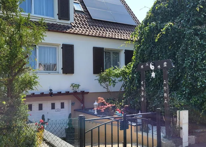 Apartment Avec Jardin Privatif *